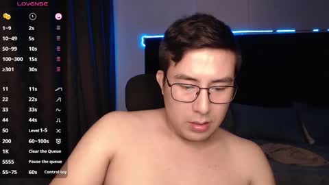 andrewmhilton_ online show from November 11, 7:19 am