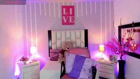 Andrea online show from November 6, 1:23 pm