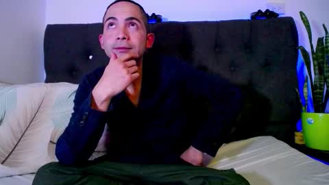 andy_magic_ online show from September 26, 3:10 am