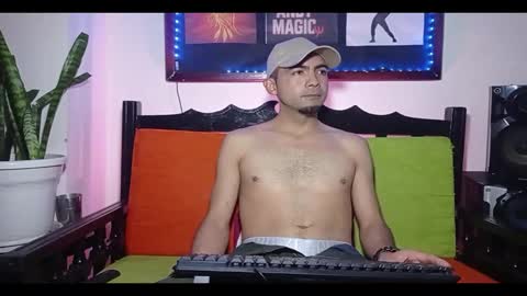 andy_magic_ online show from November 25, 1:49 am