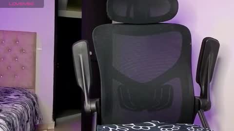 Snapshot of andykoch chatting on November 9, 2:54 am Andy online show from November 9, 2:54 am