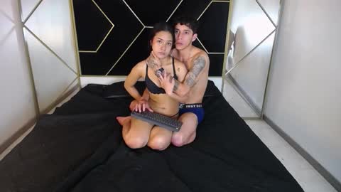 Snapshot of andyliveandsofi chatting on December 16, 1:05 pm AndyliveandSofi online show from December 16, 1:05 pm