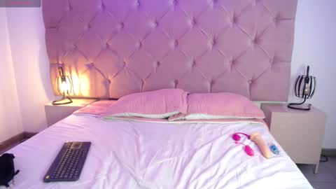 Snapshot of andysaenzz chatting on February 1, 3:50 pm AndySaenzz online show from February 1, 3:50 pm