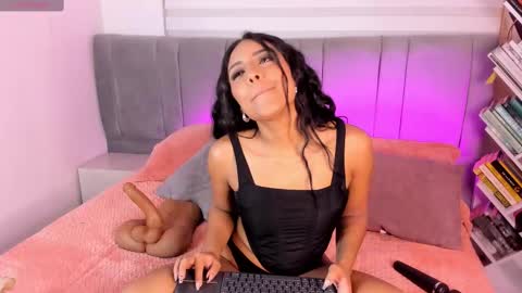 Snapshot of andysaenzz chatting on October 3, 3:58 am AndySaenzz online show from October 3, 3:58 am