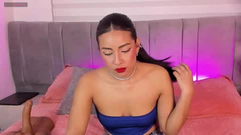 Snapshot of andysaenzz chatting on October 22, 3:29 am AndySaenzz online show from October 22, 3:29 am