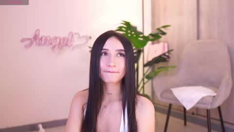 Snapshot of angeeel_ chatting on September 19, 5:35 pm Angel online show from September 19, 5:35 pm