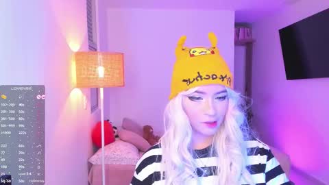 Snapshot of angel_rouse_1 chatting on September 25, 11:19 pm Angel online show from September 25, 11:19 pm