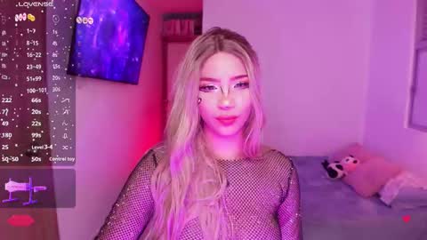 Snapshot of angel_rouse_1 chatting on October 1, 11:55 pm Angel online show from October 1, 11:55 pm