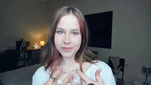 Snapshot of angel_to_burn chatting on September 23, 9:01 am SofiaSofi online show from September 23, 9:01 am