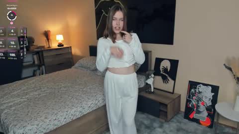 Snapshot of angel_to_burn chatting on October 4, 7:17 am SofiaSofi online show from October 4, 7:17 am