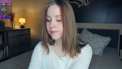 Snapshot of angel_to_burn chatting on October 13, 8:03 am SofiaSofi online show from October 13, 8:03 am