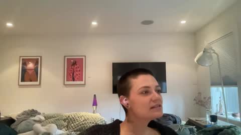 Snapshot of angeleleven11 chatting on February 18, 11:41 pm angeleleven11 online show from February 18, 11:41 pm