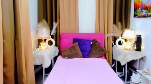 Snapshot of angelic076039 chatting on October 12, 3:49 am MISS PAU online show from October 12, 3:49 am