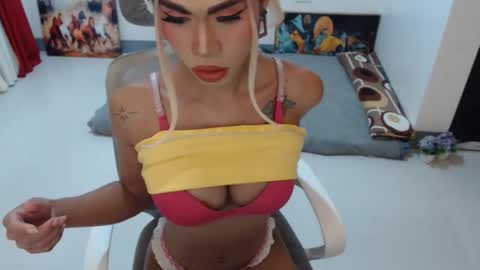 DIVINE ANGEL online show from November 5, 2:11 am