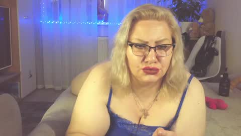 AngelinaGlam online show from December 14, 11:07 am