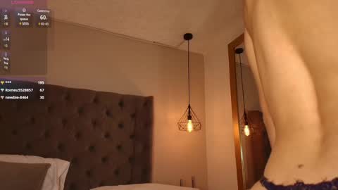 Snapshot of angelinarosss_ chatting on January 5, 12:42 am online show from January 5, 12:42 am