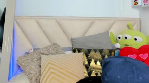 Snapshot of angeline__smith chatting on December 6, 10:27 am Angeline Smith online show from December 6, 10:27 am