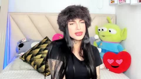 Snapshot of angeline__smith chatting on December 13, 8:41 am Angeline Smith online show from December 13, 8:41 am