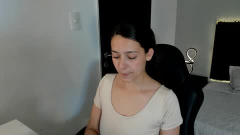 angeline_davies online show from November 18, 2:06 am