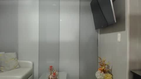 angelinna_12 online show from September 23, 4:04 am