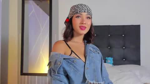 Snapshot of angelique_murphy chatting on September 11, 8:36 am Angelique Murphy online show from September 11, 8:36 am