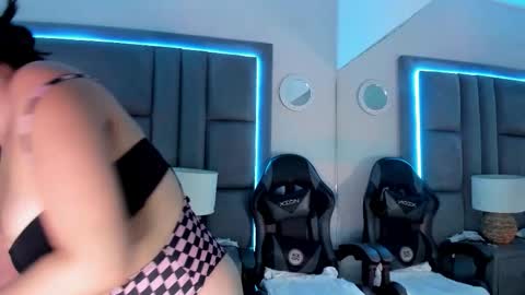 Angelique Muller  online show from November 19, 9:15 pm