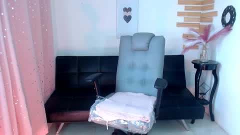 angela online show from March 11, 8:09 pm