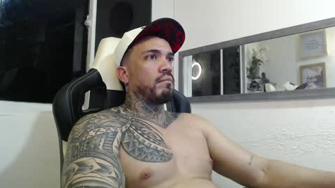 angellatino0 online show from December 8, 2:39 am