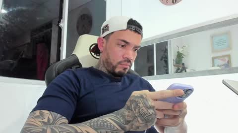 angellatino0 online show from January 1, 5:22 am