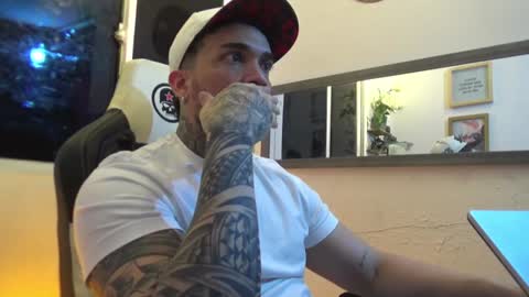 angellatino0 online show from January 13, 2:39 am