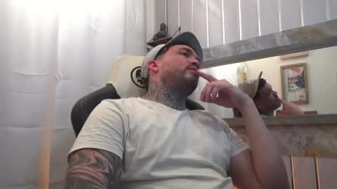 angellatino0 online show from October 16, 7:09 am