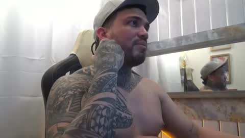 angellatino0 online show from October 19, 7:09 am