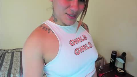 Snapshot of angellys_fit chatting on October 18, 9:37 pm Angel online show from October 18, 9:37 pm
