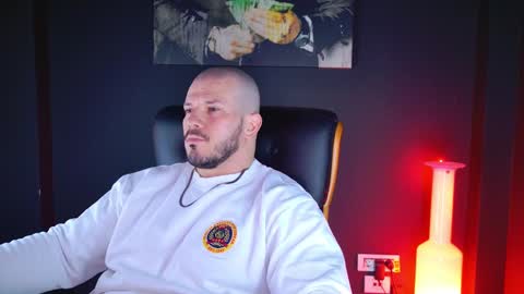 Snapshot of angeloeric chatting on December 4, 5:16 am BlackWolf online show from December 4, 5:16 am