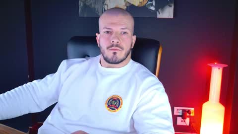 Snapshot of angeloeric chatting on December 4, 8:23 am BlackWolf online show from December 4, 8:23 am