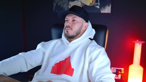 Snapshot of angeloeric chatting on December 6, 6:04 am BlackWolf online show from December 6, 6:04 am