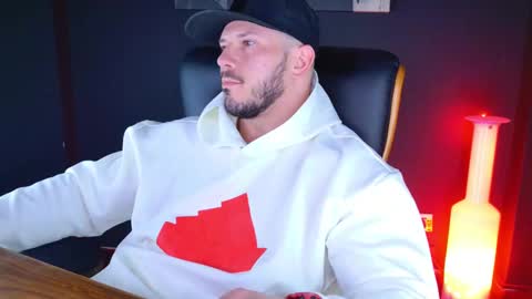 Snapshot of angeloeric chatting on December 6, 12:16 pm BlackWolf online show from December 6, 12:16 pm