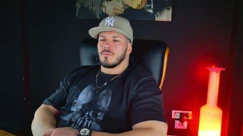 Snapshot of angeloeric chatting on December 7, 3:08 pm BlackWolf online show from December 7, 3:08 pm