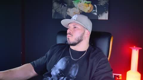 Snapshot of angeloeric chatting on December 7, 9:22 pm BlackWolf online show from December 7, 9:22 pm