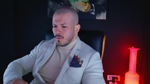 Snapshot of angeloeric chatting on December 11, 10:25 am BlackWolf online show from December 11, 10:25 am