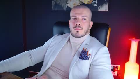 Snapshot of angeloeric chatting on December 11, 4:31 pm BlackWolf online show from December 11, 4:31 pm