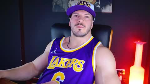 Snapshot of angeloeric chatting on December 12, 4:32 pm BlackWolf online show from December 12, 4:32 pm