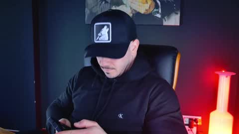 Snapshot of angeloeric chatting on December 16, 6:43 am BlackWolf online show from December 16, 6:43 am