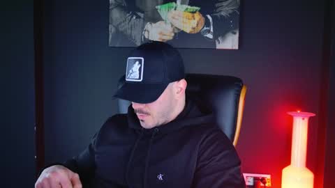 Snapshot of angeloeric chatting on December 16, 1:43 pm BlackWolf online show from December 16, 1:43 pm