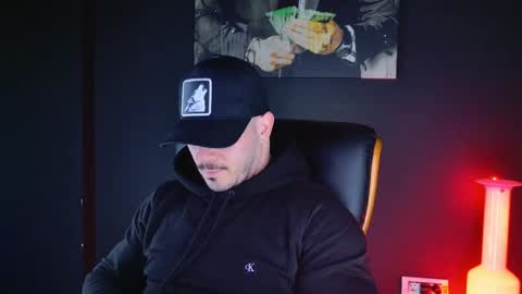 Snapshot of angeloeric chatting on December 16, 4:49 pm BlackWolf online show from December 16, 4:49 pm