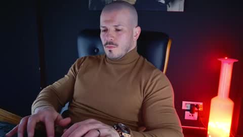 Snapshot of angeloeric chatting on December 17, 2:22 pm BlackWolf online show from December 17, 2:22 pm