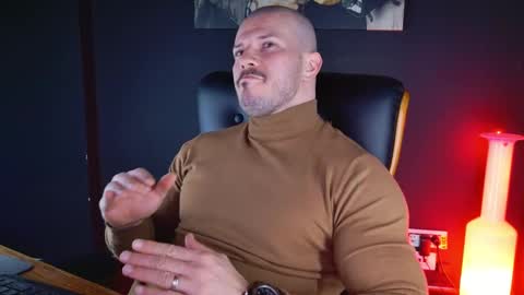 Snapshot of angeloeric chatting on December 17, 8:32 pm BlackWolf online show from December 17, 8:32 pm