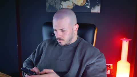 Snapshot of angeloeric chatting on December 20, 2:16 pm BlackWolf online show from December 20, 2:16 pm