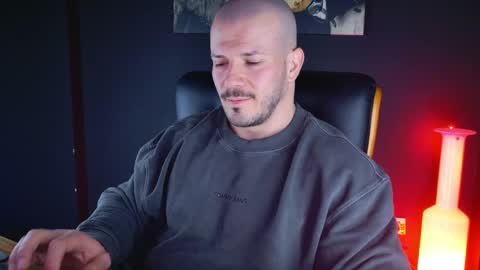 Snapshot of angeloeric chatting on December 20, 5:18 pm BlackWolf online show from December 20, 5:18 pm