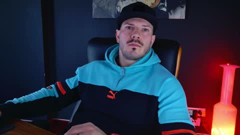 Snapshot of angeloeric chatting on December 23, 9:27 am BlackWolf online show from December 23, 9:27 am